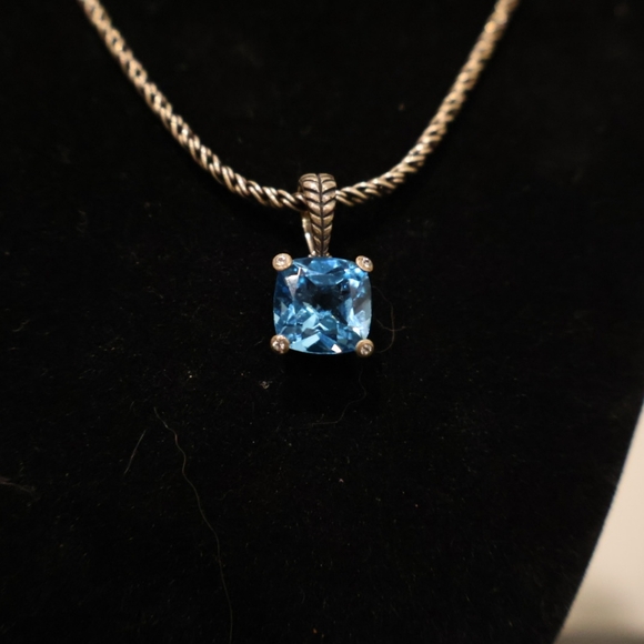 Perfect necklace with a beautiful blue Topaz and white Sapphires - Picture 5 of 7